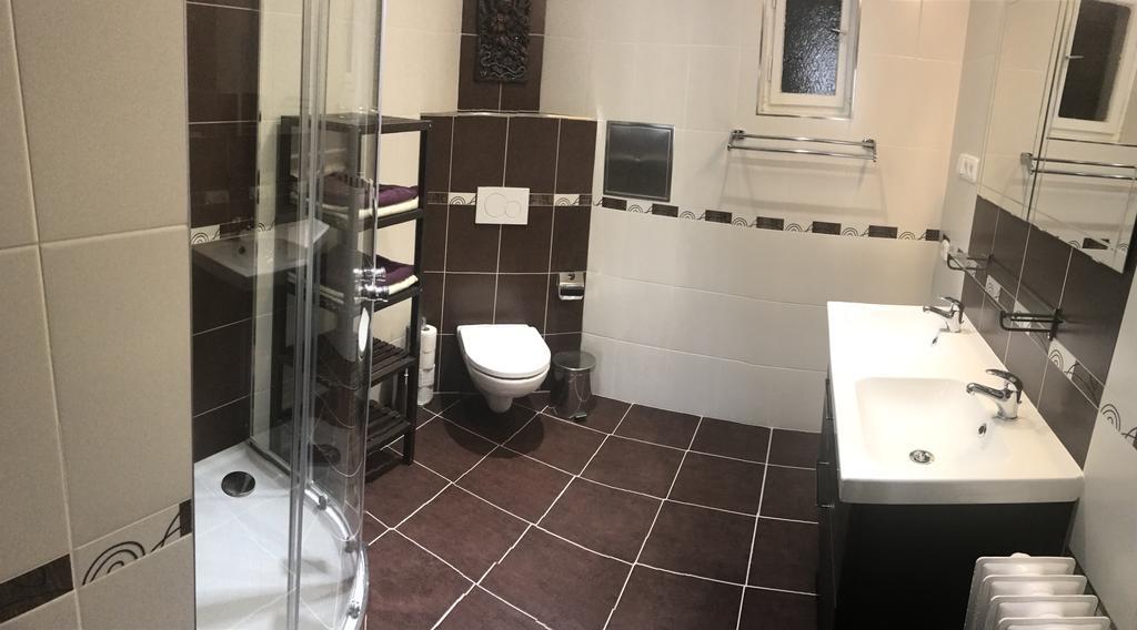 & Restaurant Tkalcovsky Dvur * Praha